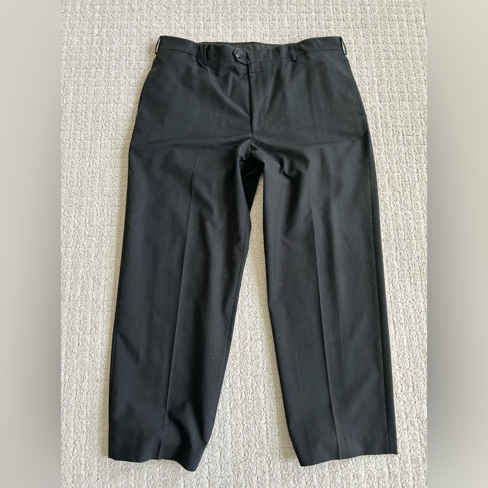 Van Heusen Men’s Dress Pants – Size 40x30 – Black – Classic Fit
